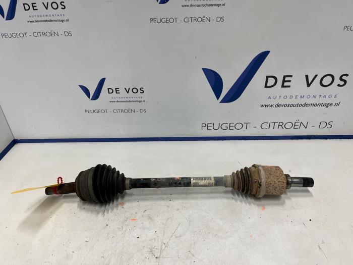 Gebrauchte Antriebswelle links vorne Peugeot Partner (EA//EF/EN/EU) 1.5 BlueHDi 100 Preis € 80,00 Margenregelung angeboten von De Vos Onderdelen