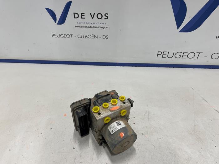 Usagé Bloc ABS Peugeot Partner (EA//EF/EN/EU) 1.5 BlueHDi 100 Prix € 350,00 Règlement à la marge proposé par De Vos Onderdelen