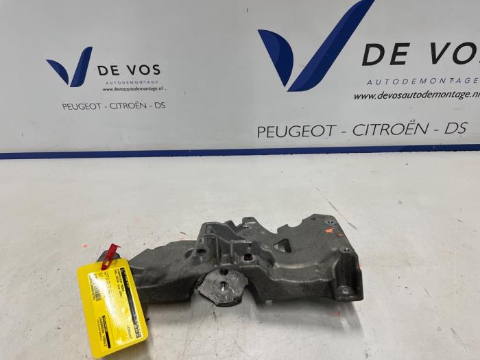 Gebrauchte Dynamostütze unten Opel Mokka 1.2 Turbo 12V Preis € 20,00 Margenregelung angeboten von De Vos Onderdelen