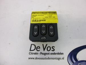 Usados Control remoto de capota Peugeot 306 (7D) 2.0 16V Precio € 45,00 Norma de margen ofrecido por De Vos Autodemontagebedrijf