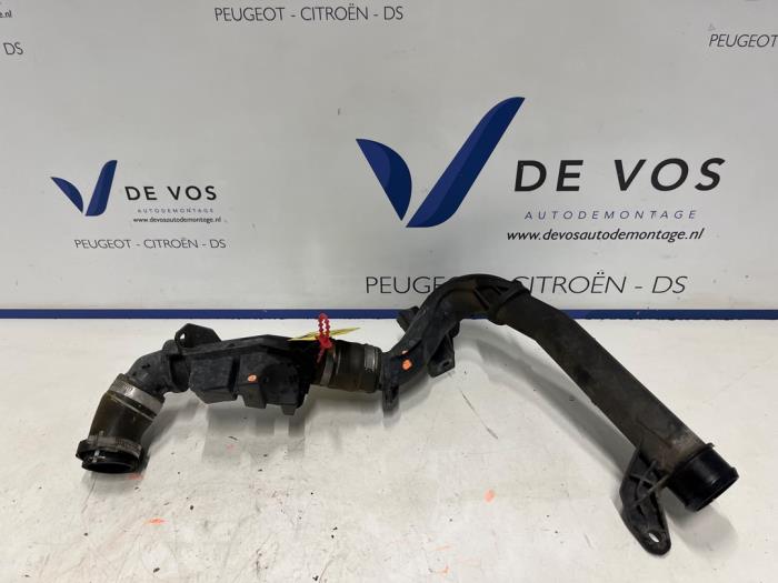 Używane Przewód Turbo Citroen Jumpy 2.0 Blue HDI 120 Cena € 80,00 Procedura marży oferowane przez De Vos Onderdelen