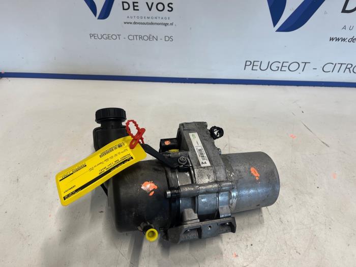 Usagé Pompe de direction Peugeot 508 (8D) 2.0 Hybrid4 16V Prix € 250,00 Règlement à la marge proposé par De Vos Onderdelen