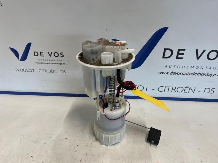 Usagé Pompe d'injection Peugeot 108 1.0 12V VVT-i Prix € 55,00 Règlement à la marge proposé par De Vos Onderdelen