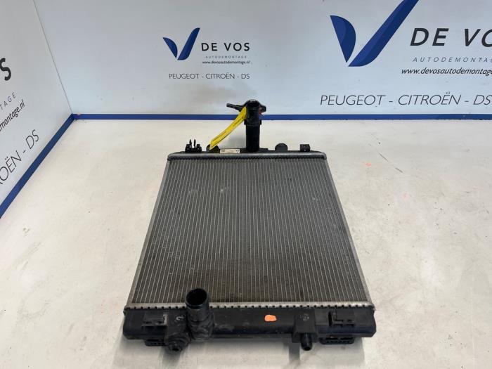 Used Radiator Peugeot 108 1.0 12V VVT-i Price € 70,00 Margin scheme offered by De Vos Onderdelen