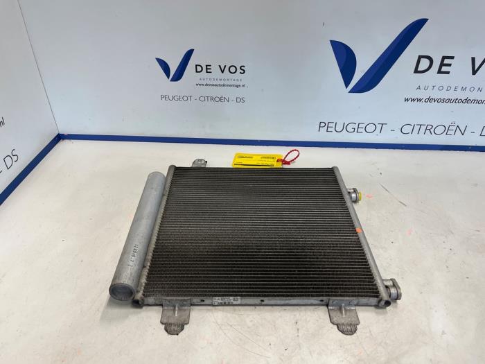 Usagé Radiateur clim Peugeot 108 1.0 12V VVT-i Prix € 80,00 Règlement à la marge proposé par De Vos Onderdelen