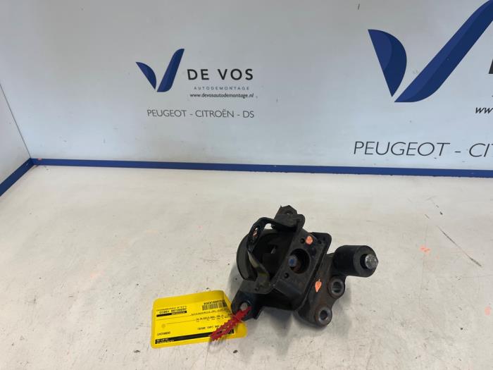 Used Engine mount Peugeot 108 1.0 12V VVT-i Price € 115,00 Margin scheme offered by De Vos Onderdelen