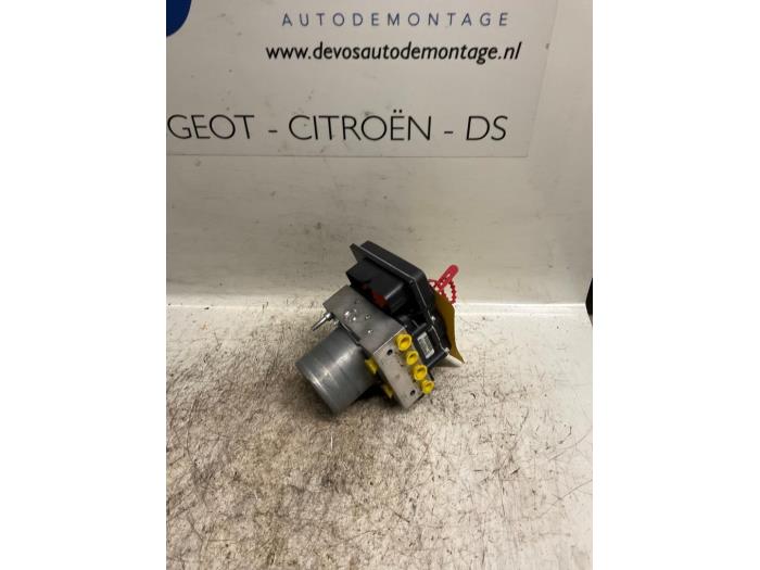 Usagé Pompe ABS Peugeot 3008 I (0U/HU) 1.6 HDiF 16V Prix € 135,00 Règlement à la marge proposé par De Vos Onderdelen