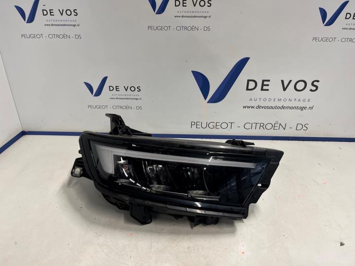 Używane Reflektor prawy Opel Astra L Sports Tourer (F4/FC/FN/FR) 1.6 Plug-in Hybrid Turbo 16V Cena € 700,00 Procedura marży oferowane przez De Vos Onderdelen
