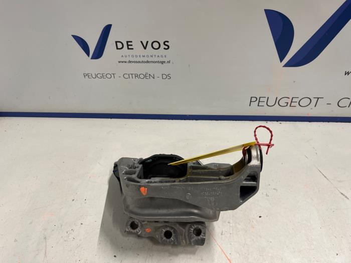 Used Engine mount Opel Astra L Sports Tourer (F4/FC/FN/FR) 1.6 Plug-in Hybrid Turbo 16V Price on request offered by De Vos Onderdelen