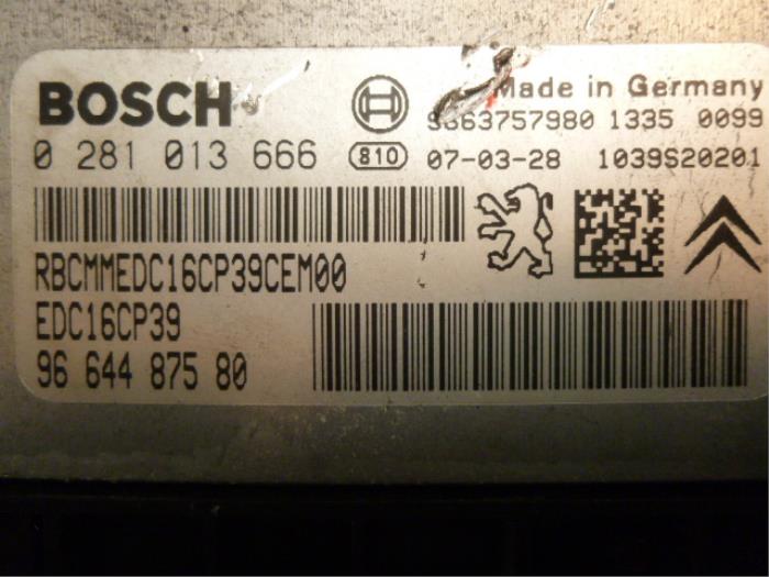 Used Engine management computer Peugeot 4007 (VU/VV) 2.2 HDiF 16V Price € 350,00 Margin scheme offered by De Vos Onderdelen