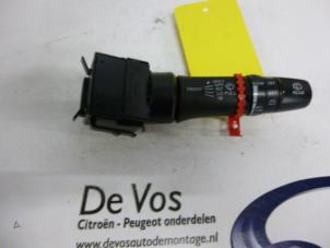 Używane Przelacznik wycieraczki Peugeot 4007 (VU/VV) 2.2 HDiF 16V Cena € 70,00 Procedura marży oferowane przez De Vos Autodemontagebedrijf