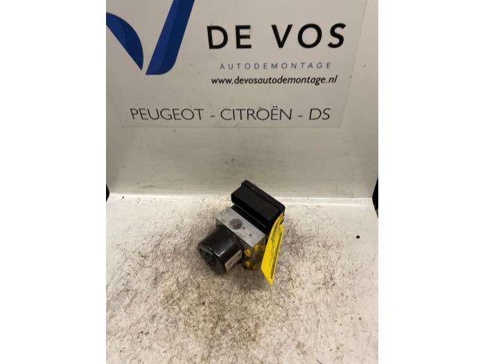 Usagé Bloc ABS Peugeot 4007 (VU/VV) 2.2 HDiF 16V Prix € 250,00 Règlement à la marge proposé par De Vos Onderdelen