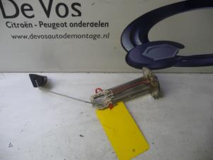 Używane Plywak do zbiornika Peugeot 4007 (VU/VV) 2.2 HDiF 16V Cena € 45,00 Procedura marży oferowane przez De Vos Autodemontagebedrijf
