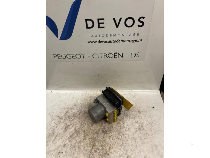 Begagnade ABS-pump Peugeot 607 (9D/U) 2.7 HDi V6 24V Pris € 90,00 Marginaltabell erbjuds av De Vos Onderdelen
