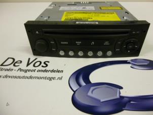 Used Radio CD player Peugeot 307 (3A/C/D) 1.6 HDiF 16V Price € 50,00 Margin scheme offered by De Vos Autodemontagebedrijf