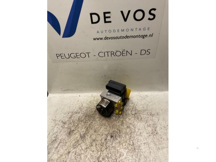 Usagé Bloc ABS Peugeot 207 Prix € 160,00 Règlement à la marge proposé par De Vos Onderdelen