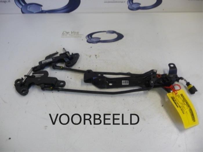 Używane Blokada dachu cabrio Peugeot 207 CC (WB) 1.6 16V THP Cena € 100,00 Procedura marży oferowane przez De Vos Onderdelen