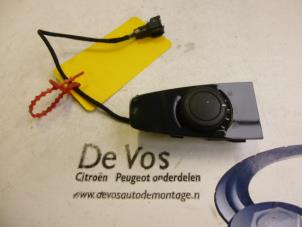 Usados Panel de control de calefacción Citroen C4 Picasso (UD/UE/UF) 2.0 HDiF 16V 135 Precio € 70,00 Norma de margen ofrecido por De Vos Autodemontagebedrijf