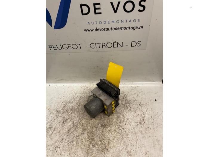 Usagé Pompe ABS Peugeot 607 (9D/U) 2.2 HDi 16V FAP Prix € 90,00 Règlement à la marge proposé par De Vos Onderdelen