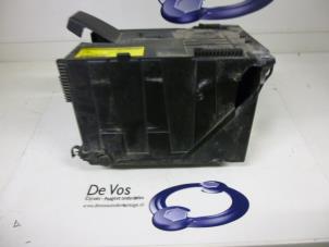 Usagé Boîtier de batterie Citroen C4 Picasso (UD/UE/UF) 1.6 HDi 16V 110 Prix € 20,00 Règlement à la marge proposé par De Vos Autodemontagebedrijf