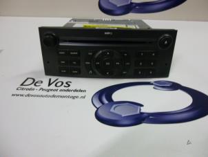Used Radio CD player Peugeot 407 (6C/J) 2.2 16V Price € 50,00 Margin scheme offered by De Vos Autodemontagebedrijf
