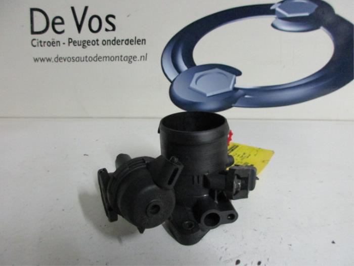 Throttle body from a Peugeot Expert 2007