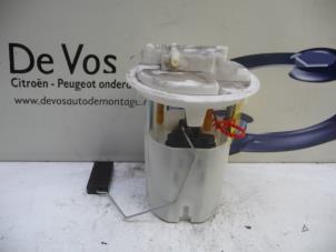Usados Bomba eléctrica de combustible Peugeot RCZ (4J) 1.6 16V THP Precio € 90,00 Norma de margen ofrecido por De Vos Autodemontagebedrijf