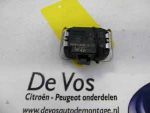 Usados Sensor de lluvia Citroen C5 III Tourer (RW) 2.0 16V Precio € 45,00 Norma de margen ofrecido por De Vos Autodemontagebedrijf