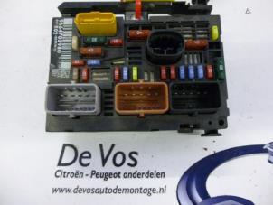 Usados Caja de fusibles Citroen C5 III Tourer (RW) 2.0 16V Precio € 90,00 Norma de margen ofrecido por De Vos Autodemontagebedrijf