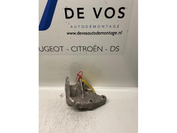 Usagé Support moteur Citroen C5 III Tourer (RW) 2.0 16V Prix € 20,00 Règlement à la marge proposé par De Vos Onderdelen