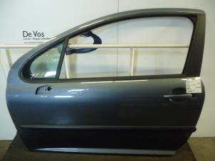 Używane Drzwi lewe wersja 2-drzwiowa Peugeot 207/207+ (WA/WC/WM) 1.4 16V Cena € 115,00 Procedura marży oferowane przez De Vos Autodemontagebedrijf