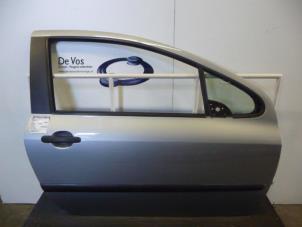 Używane Drzwi prawe wersja 2-drzwiowa Peugeot 307 (3A/C/D) 1.6 16V Cena € 115,00 Procedura marży oferowane przez De Vos Autodemontagebedrijf