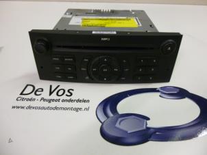 Używane Radioodtwarzacz CD Citroen C6 (TD) 2.7 HDiF V6 24V Cena € 80,00 Procedura marży oferowane przez De Vos Autodemontagebedrijf