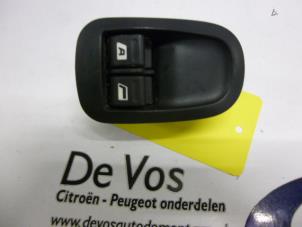 Usados Interruptor combinado de ventanillas Peugeot 206 SW (2E/K) 1.4 HDi Precio € 35,00 Norma de margen ofrecido por De Vos Autodemontagebedrijf