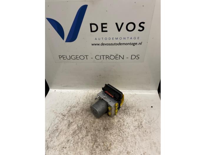 Begagnade ABS-pump Peugeot 607 (9D/U) 2.2 16V Pris € 90,00 Marginaltabell erbjuds av De Vos Onderdelen