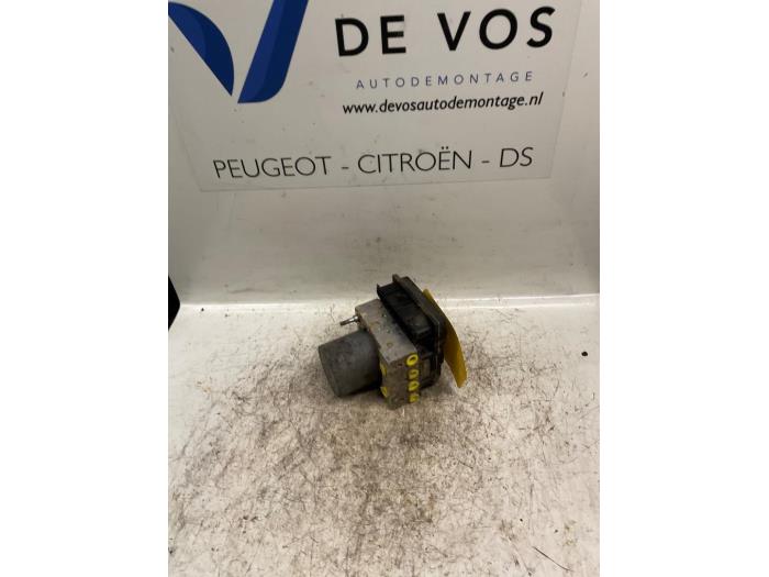 Begagnade ABS-pump Peugeot 607 (9D/U) 2.0 HDiF 16V Pris € 90,00 Marginaltabell erbjuds av De Vos Onderdelen