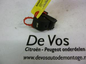 Used Convertible roof controller Peugeot 308 CC (4B) 1.6 VTI 16V Price € 10,00 Margin scheme offered by De Vos Autodemontagebedrijf