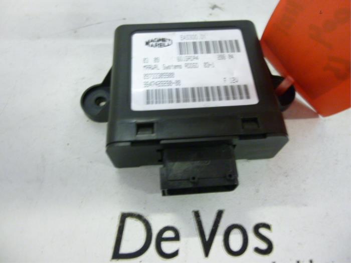 Used Particulate filter computer Peugeot 407 (6D) 2.0 HDiF 16V Price € 45,00 Margin scheme offered by De Vos Onderdelen