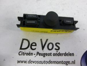 Used Navigation control panel Peugeot 607 Price € 35,00 Margin scheme offered by De Vos Autodemontagebedrijf