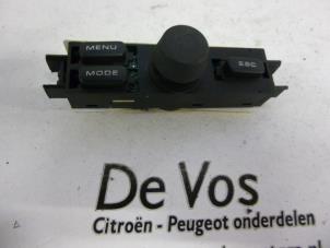 Used Navigation control panel Peugeot 607 Price € 35,00 Margin scheme offered by De Vos Autodemontagebedrijf