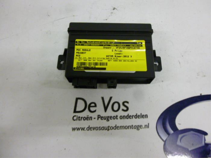 PDC Modul van een Peugeot RCZ (4J) 1.6 16V THP 2012