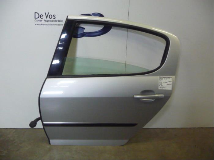 Porte arrière gauche d'un Peugeot 407 (6D) 2.0 HDiF 16V 2006