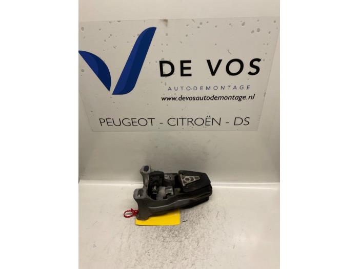 Used Engine mount Citroen C6 (TD) 2.7 HDiF V6 24V Price € 200,00 Margin scheme offered by De Vos Onderdelen