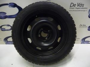 Usagé Jante + pneu d'hiver Peugeot 307 Prix € 70,00 Règlement à la marge proposé par De Vos Autodemontagebedrijf