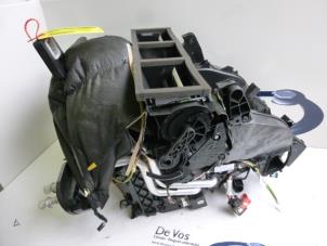 Usagé Boîtier chauffage Peugeot 407 (6D) 1.6 HDi 16V Prix € 250,00 Règlement à la marge proposé par De Vos Autodemontagebedrijf
