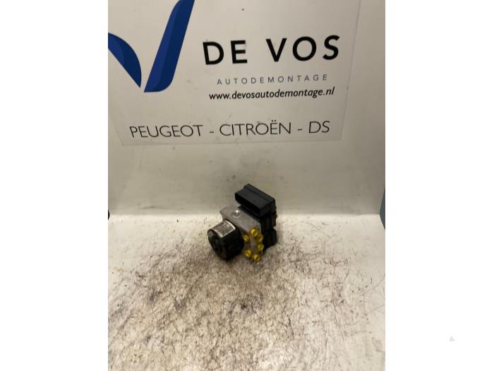 Usagé Bloc ABS Peugeot 207/207+ (WA/WC/WM) 1.4 16V VTi Prix € 160,00 Règlement à la marge proposé par De Vos Onderdelen
