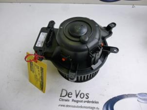 Used Heating and ventilation fan motor Peugeot 3008 I (0U/HU) 1.6 HDiF 16V Price € 100,00 Margin scheme offered by De Vos Autodemontagebedrijf