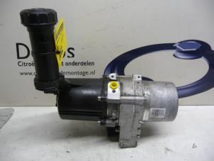 Used Power steering pump Peugeot 3008 I (0U/HU) 1.6 HDiF 16V Price € 250,00 Margin scheme offered by De Vos Autodemontagebedrijf