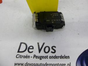 Usados Sensor de lluvia Citroen C5 II Berline (RC) 2.0 HDiF 16V Precio € 45,00 Norma de margen ofrecido por De Vos Autodemontagebedrijf