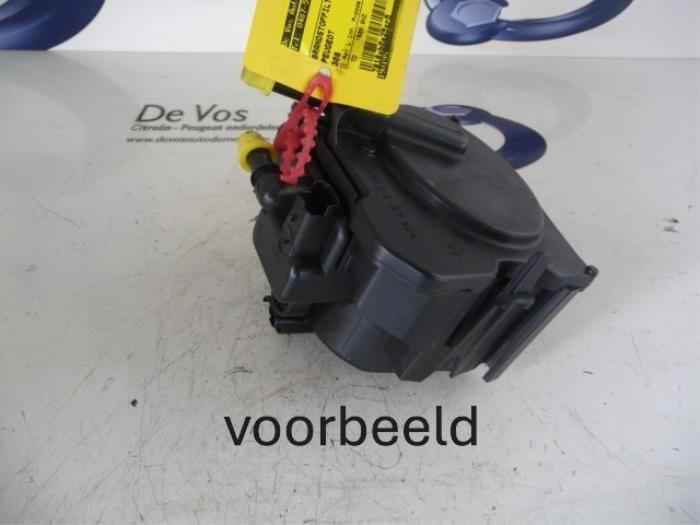 Gebrauchte Kraftstofffiltergehäuse Peugeot Partner (GC/GF/GG/GJ/GK) 1.6 HDI 75 16V Preis € 35,00 Margenregelung angeboten von De Vos Onderdelen
